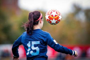 不配执法世界杯？美国女主裁连续犯错：被打出1.0分 FIFA应禁赛她（配图示意）