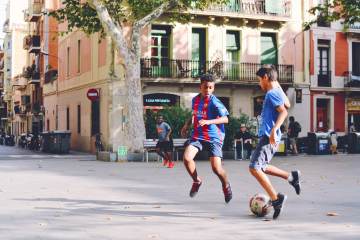 世体：展望今年金球，亚马尔有望成为史上最年轻的金球先生（配图示意）
